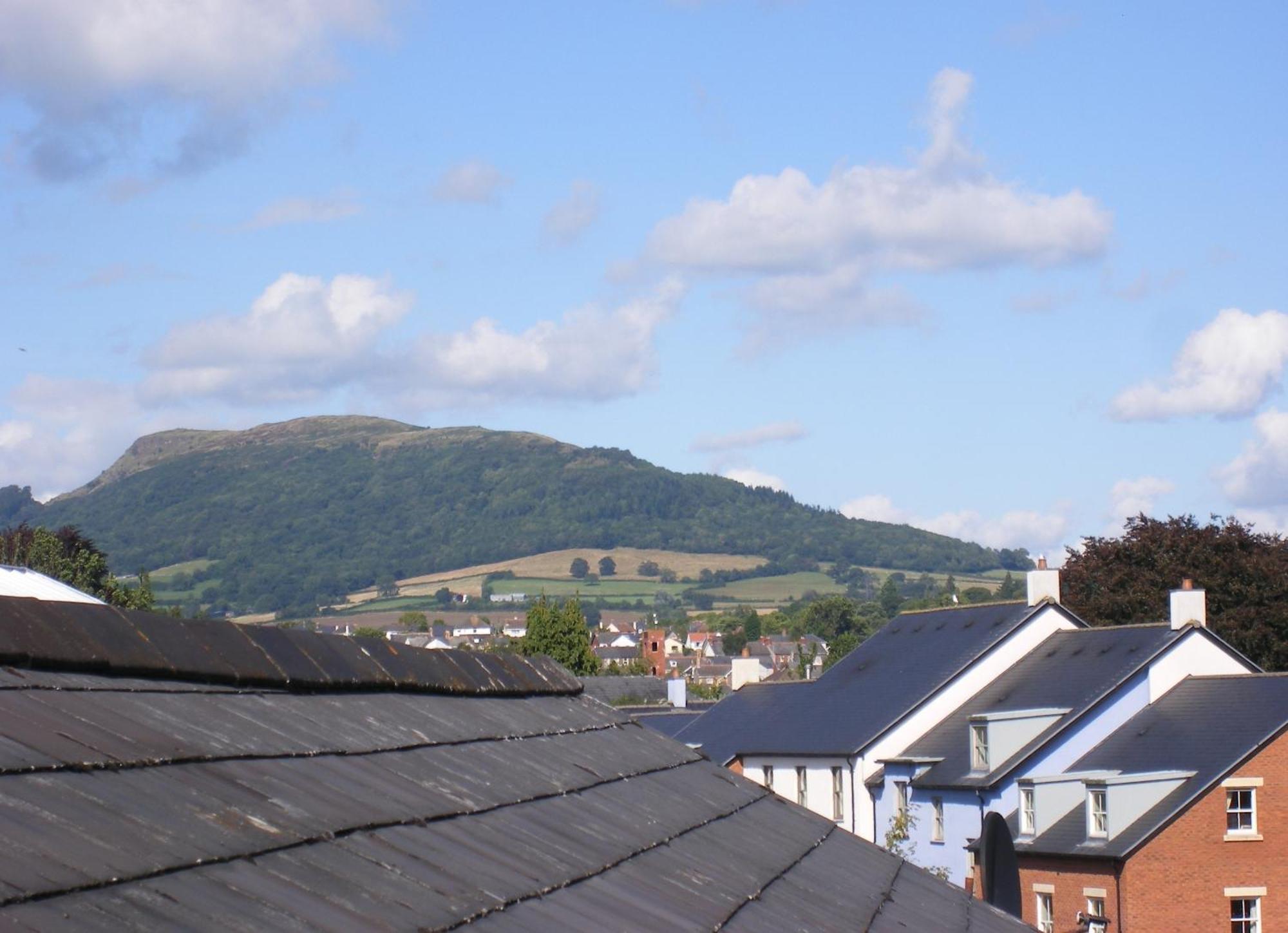 The Kings Head Hotel Abergavenny Exterior photo