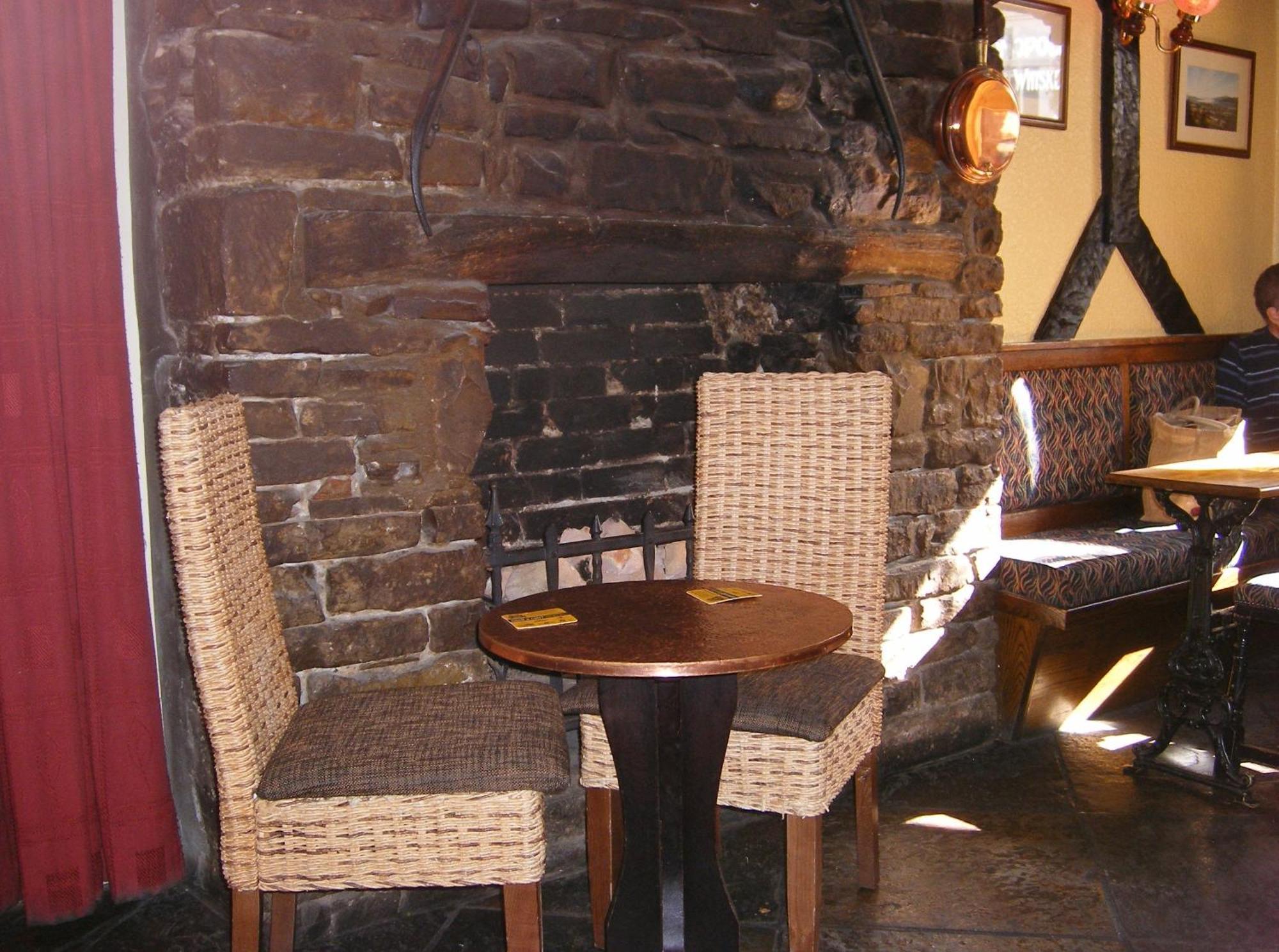 The Kings Head Hotel Abergavenny Exterior photo