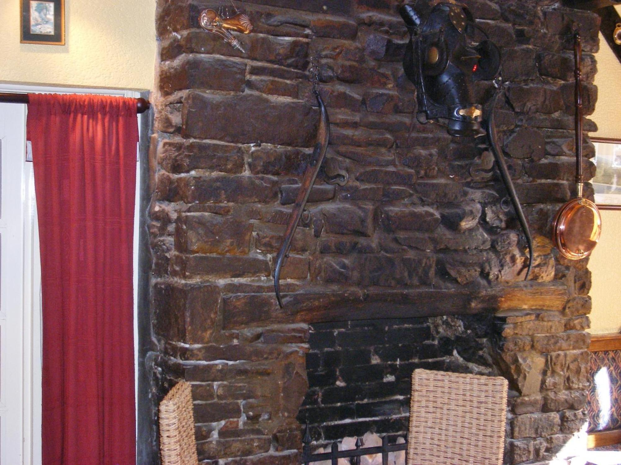 The Kings Head Hotel Abergavenny Exterior photo