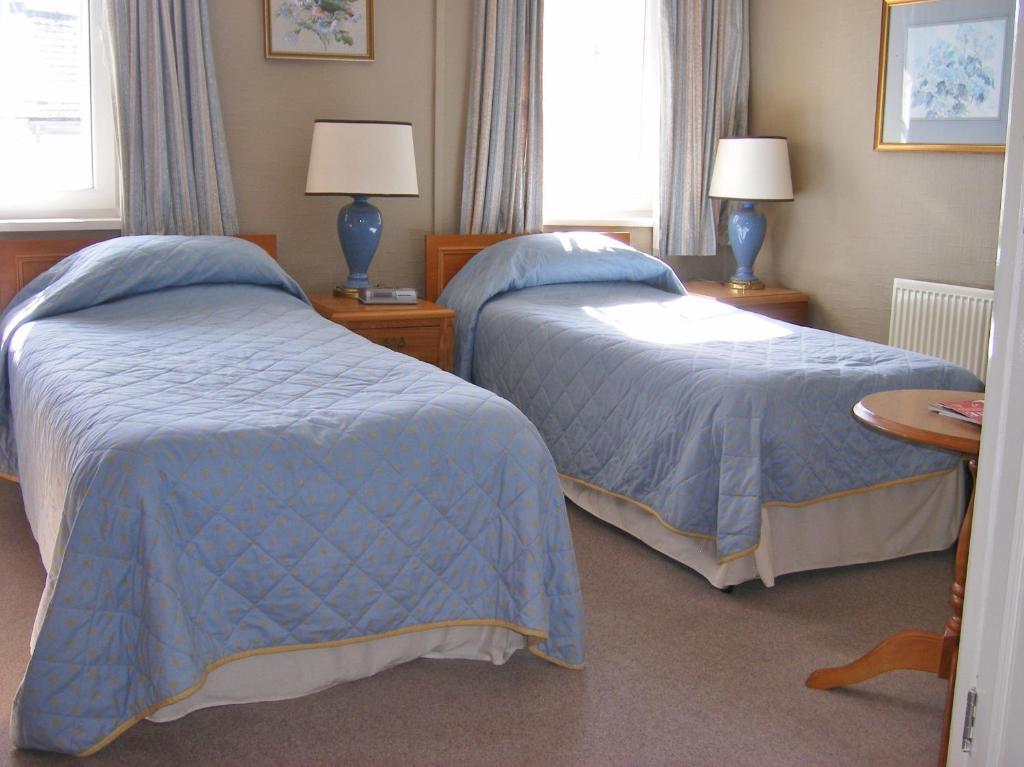 The Kings Head Hotel Abergavenny Room photo