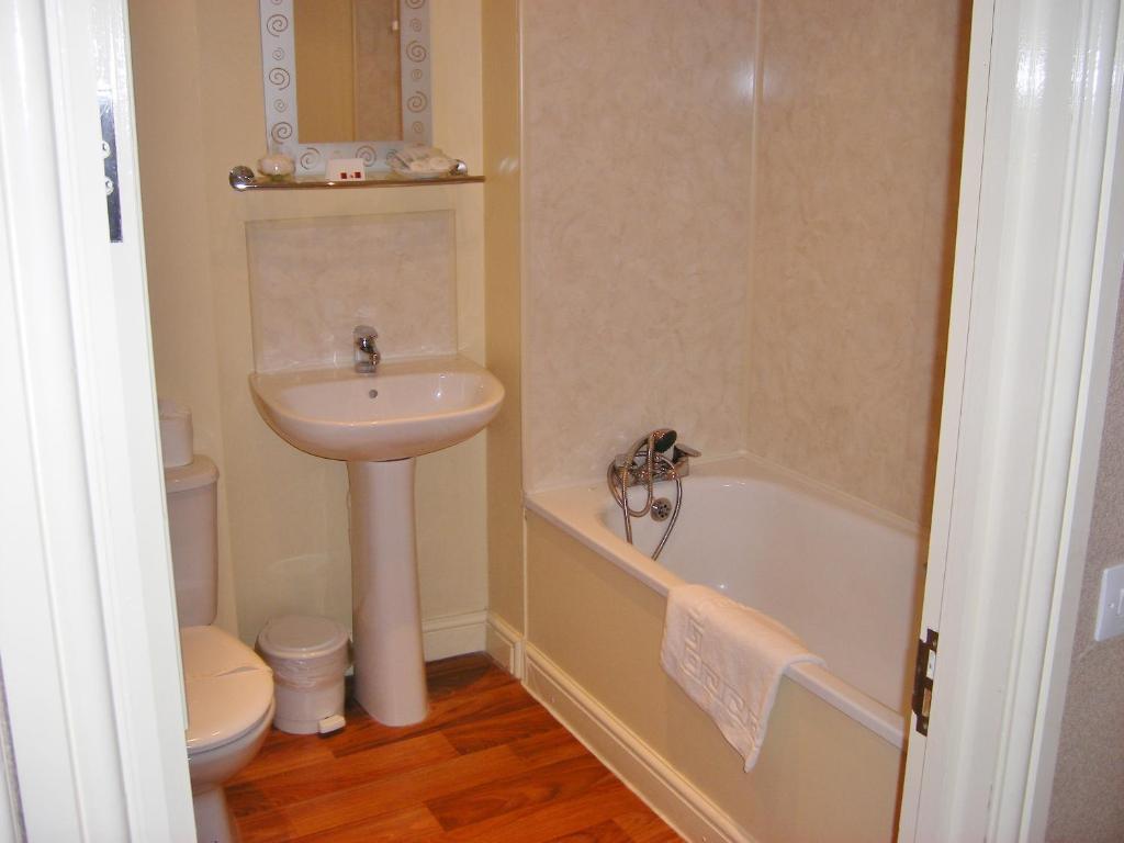 The Kings Head Hotel Abergavenny Room photo